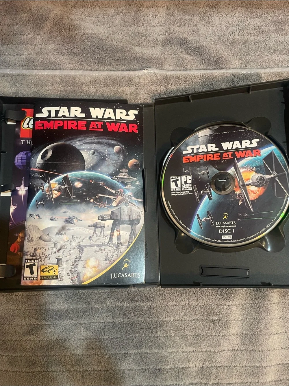 Star Wars: Empire at War (PC, CD-ROM 2006) with manual book Lot Of 2